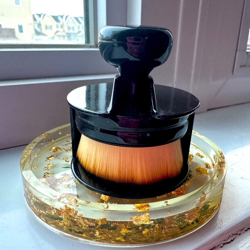 FREE WITH PURCHASE - large makeup brush for liquid products